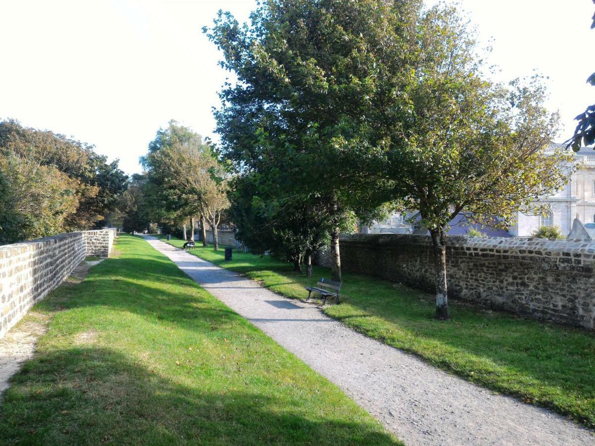 T3 en vieille ville 2adult 2 enfants parking gratuit - by La Source d'OrFée Boulogne-sur-Mer Esterno foto